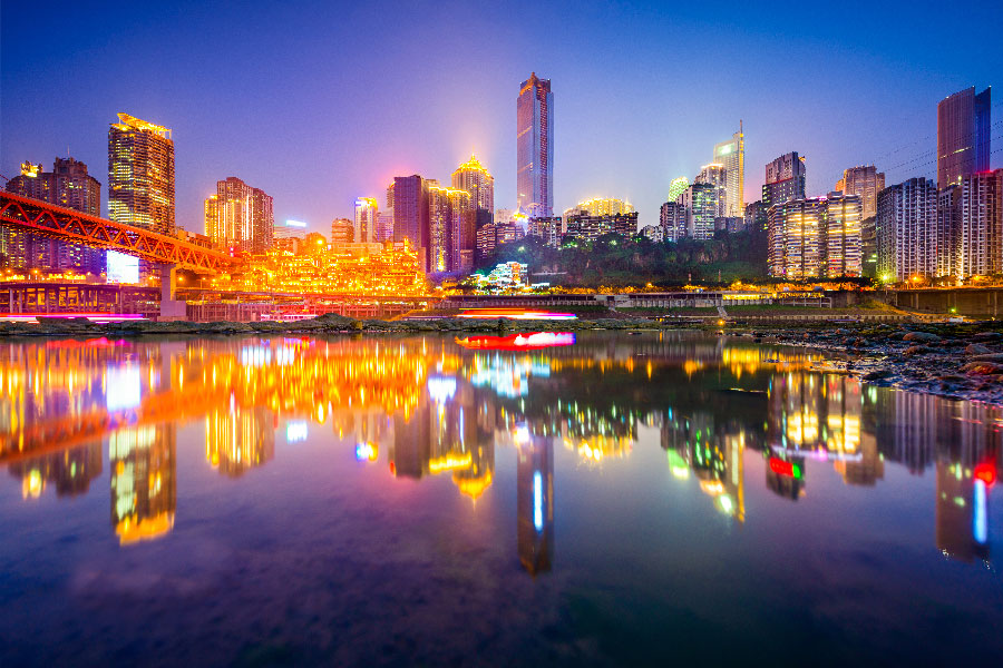 Skyline nocturno de la ciudad de Chongqing.