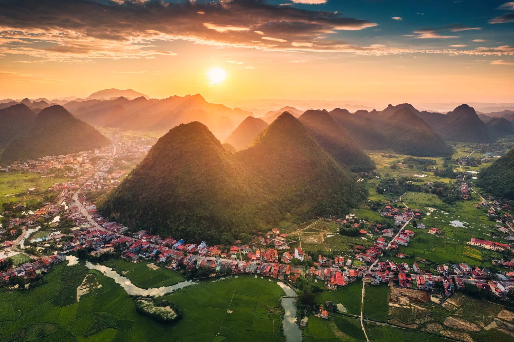 Atardecer sobre las montañas de Yangshuo.